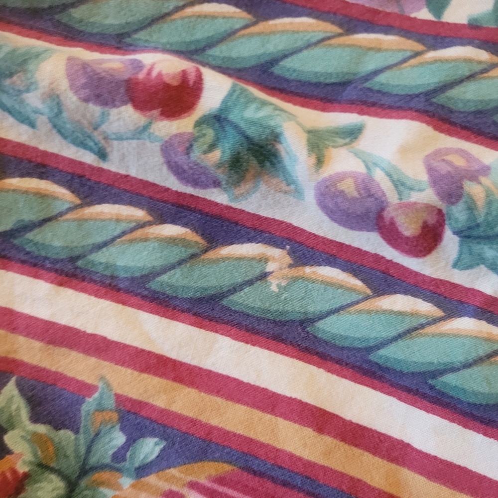 Vintage Floral Multicolor Tablecloth - Picture 5 of 9